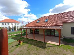 Pergola na zahradě MŠ